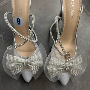 TOP Moda Glittering Silver Bow Heels